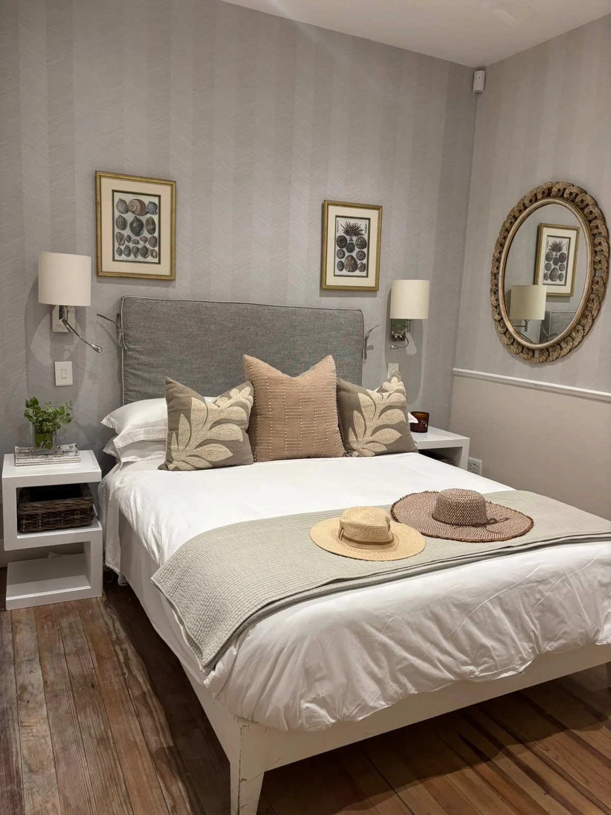 Calm guest bedroom